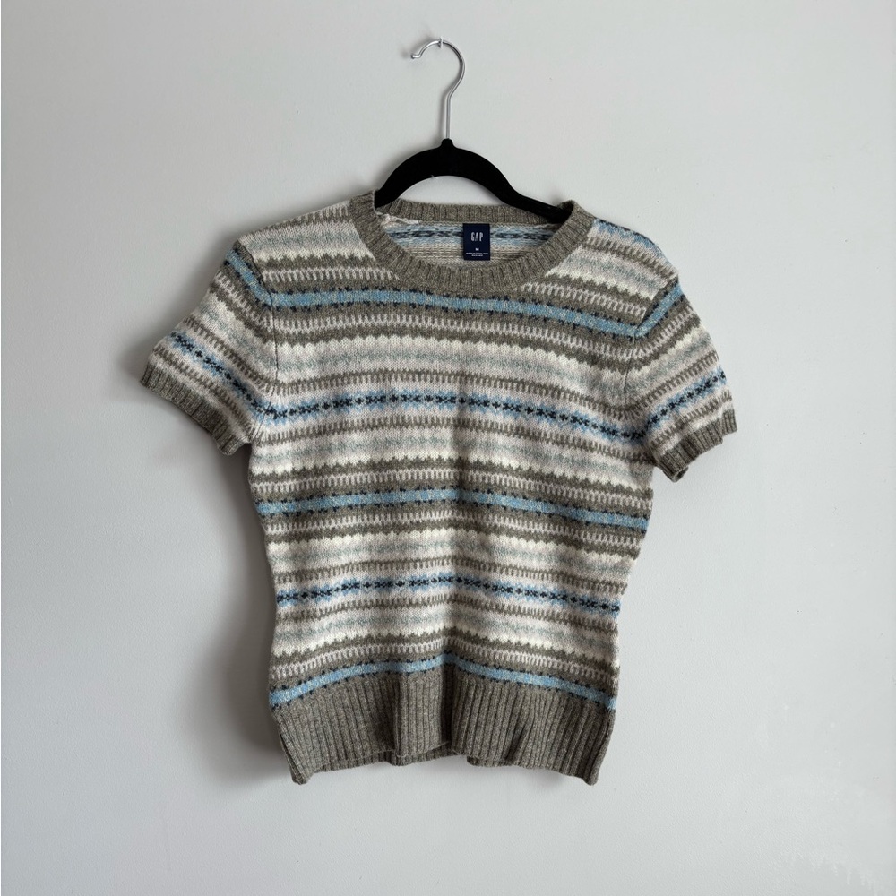 Woman’s Gap Short Sleeved Sweater- Size MEDIUM